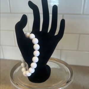 Elegant White Beaded Bracelet
